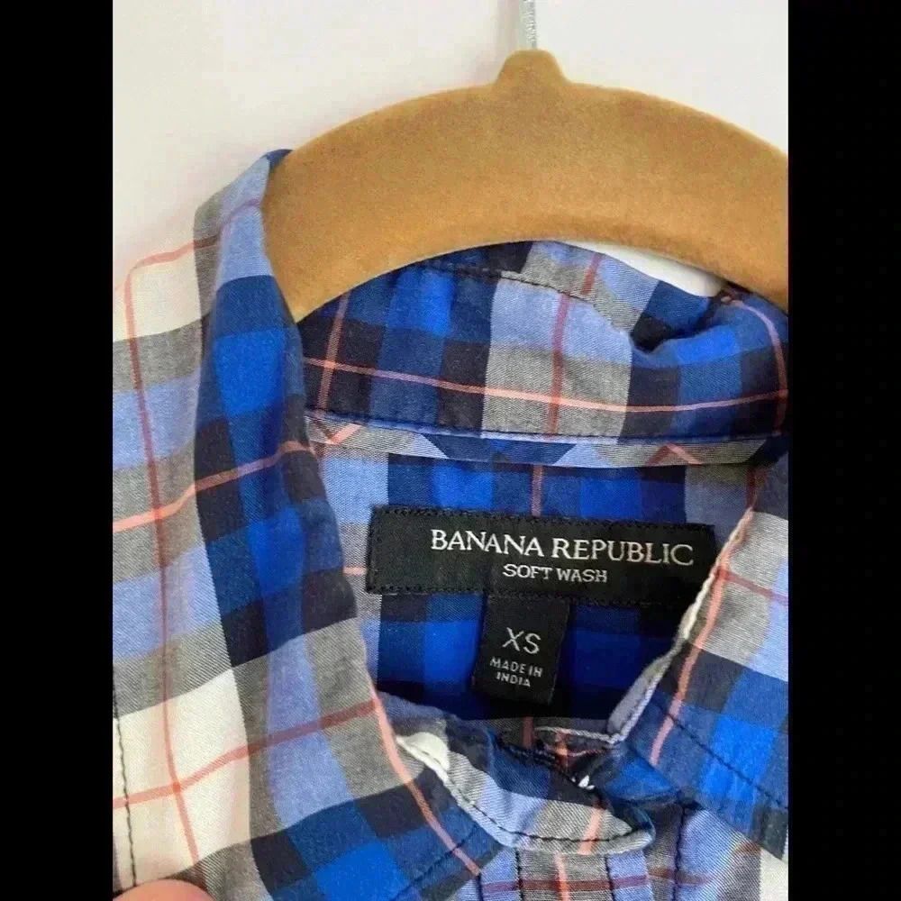 Banana Republic Soft Wash Button Up - Picture 2 of 2
